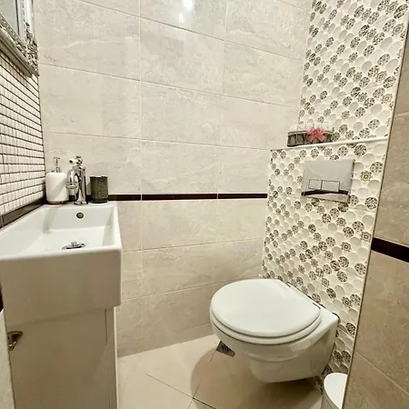 Cosy, 2bdr Flat In The Heart Of Old