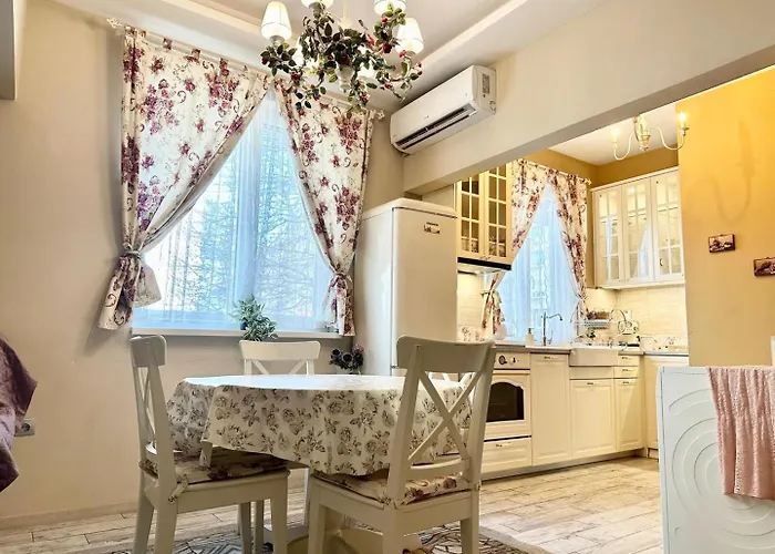 Cosy, 2bdr Flat In The Heart Of Old