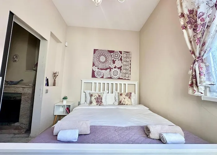 Cosy, 2bdr Flat In The Heart Of Old * София