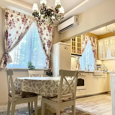 Cosy, 2bdr Flat In The Heart Of Old