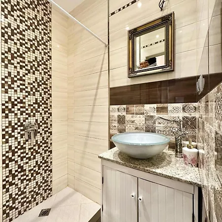 شقة Cosy, 2bdr Flat In The Heart Of Old صوفيا